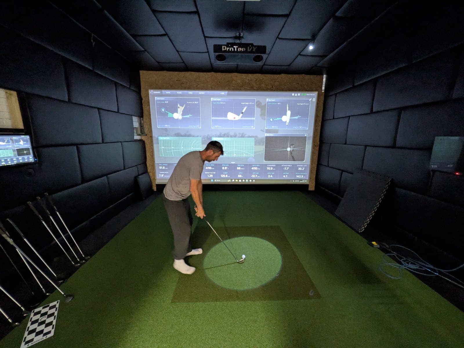 Simulator bay, player addressing the ball